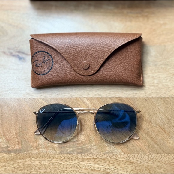 Ray-Ban Classic Round Gold Frame Sunglasses with Gradient Blue